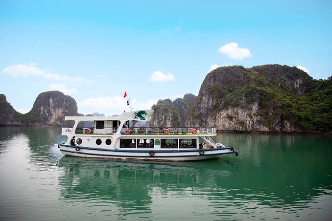 Bai Tu Long Bay Cruise with 6 Hours Cruise
