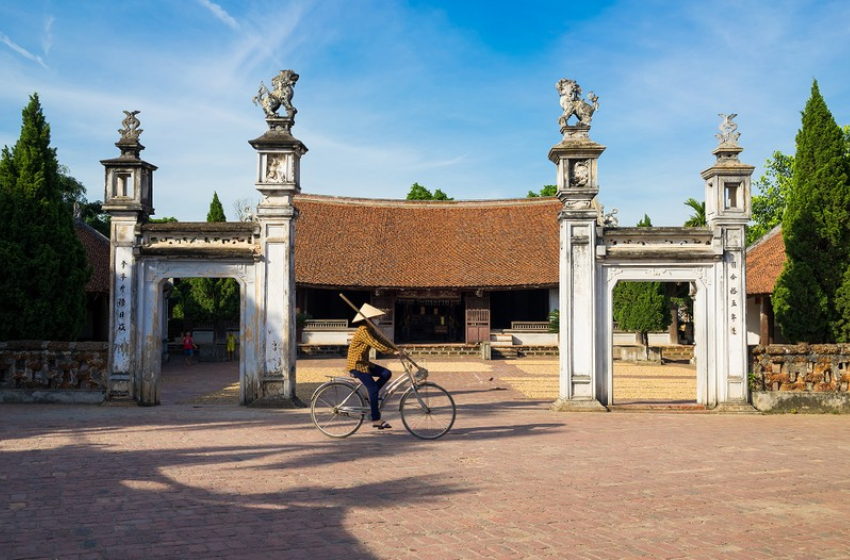 Duong Lam Ancient Village Tour