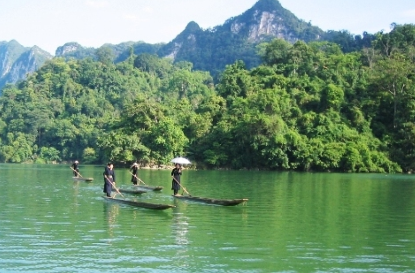 Adventure Tour to Ban Gioc Waterfall and Ba Be Lake 3 Days