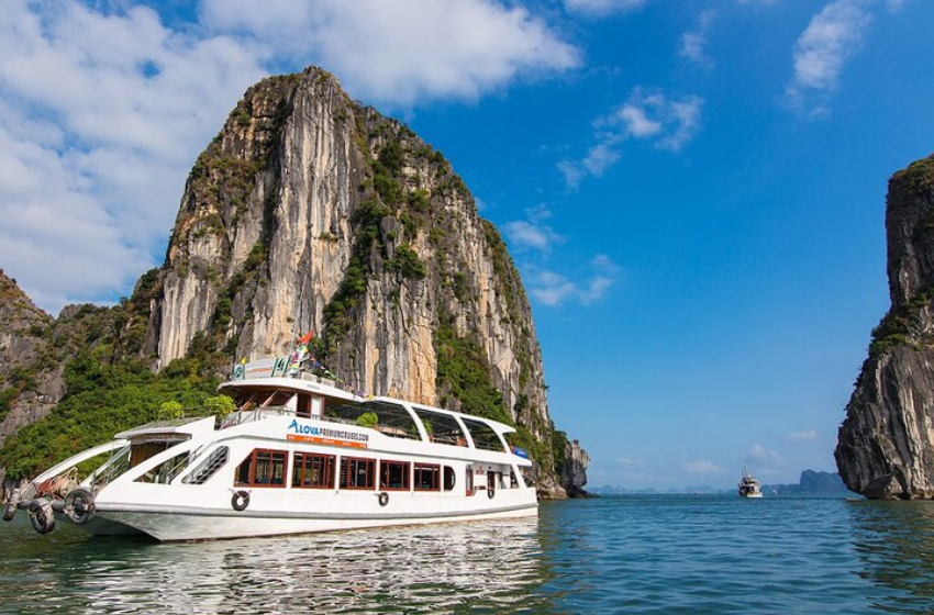 Ha Long Excursion 6 Hour Cruise – A Luxurious Escape to Halong Bay