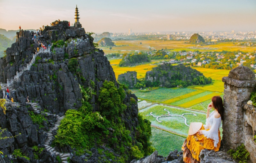 Discover Ninh Binh to Hoa Lu Mua Cave and Trang An Boat Tour