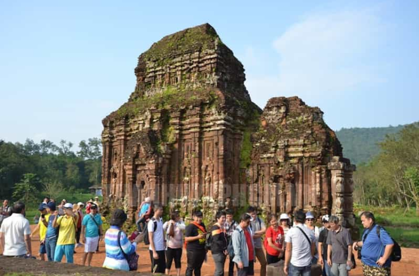 Discover the Marvels of the Marble Mountains to Monkey Mountain and Am Phu Cave Morning Tour