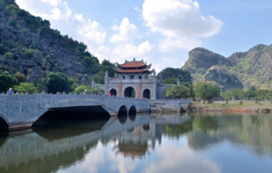 Ninh Binh Private Tour to Hoa Lu Trang An Mua Cave