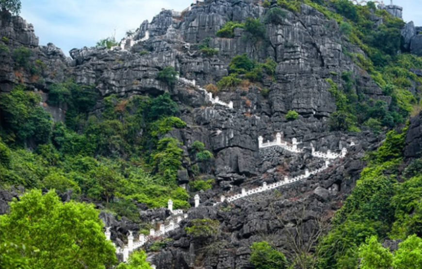 Ninh Binh Private Tour to Hoa Lu Trang An Mua Cave