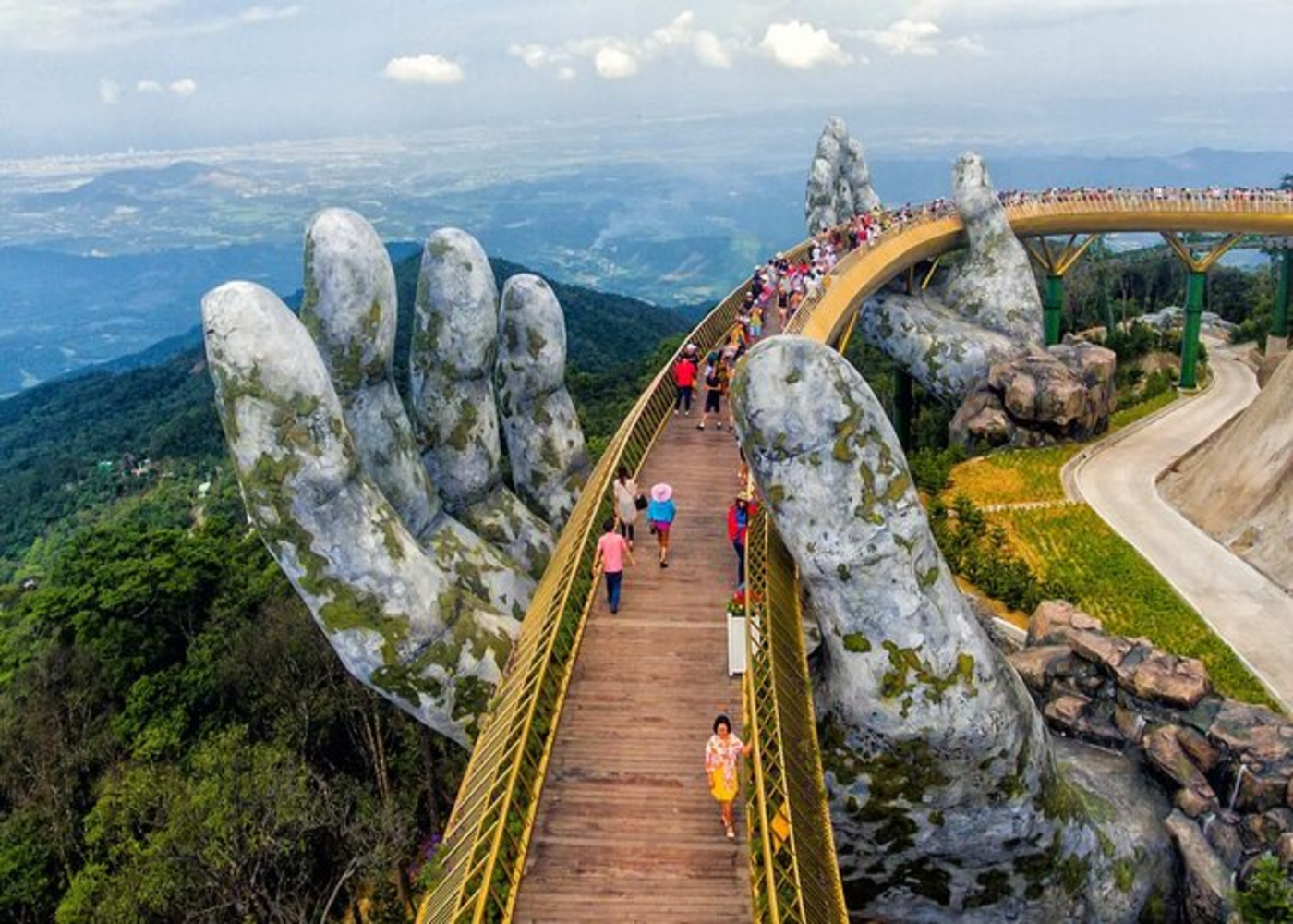 e4 (1) Central Vietnam Package Tours - Image 1